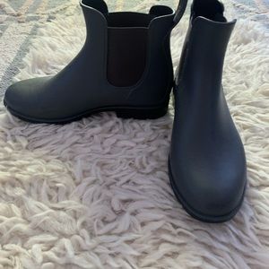 Dark grey Chelsea rain boots, size 8.5 in perfect condition